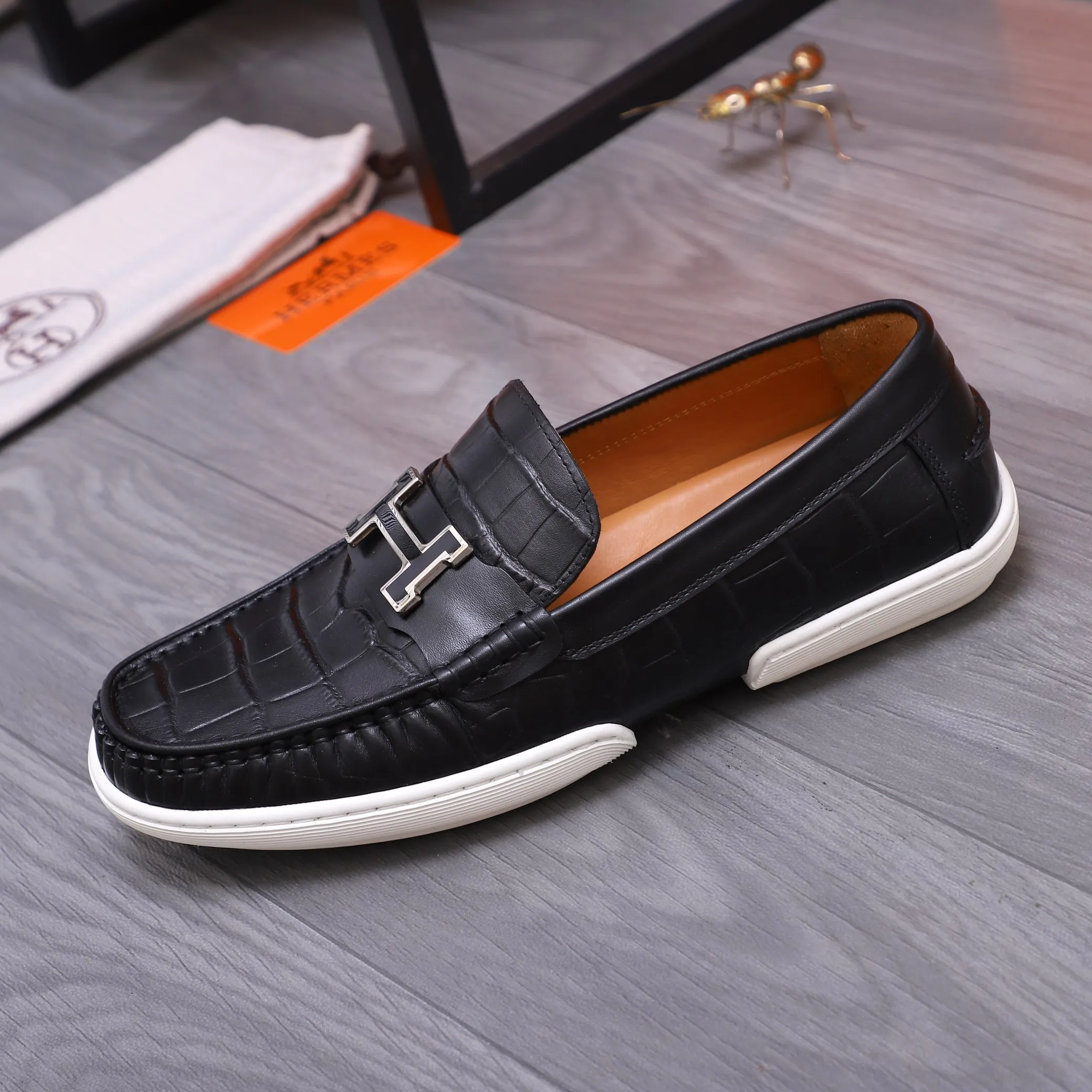 Men's shoes 💰500 Product trademark: HERMES "Hermes" casual slip-on leather shoes Regular size: 38-46 (45.46 custom-made, non-returnable) Product materials: Selected high-quality stone grain cowhide upper, cowhide lining, original outsole